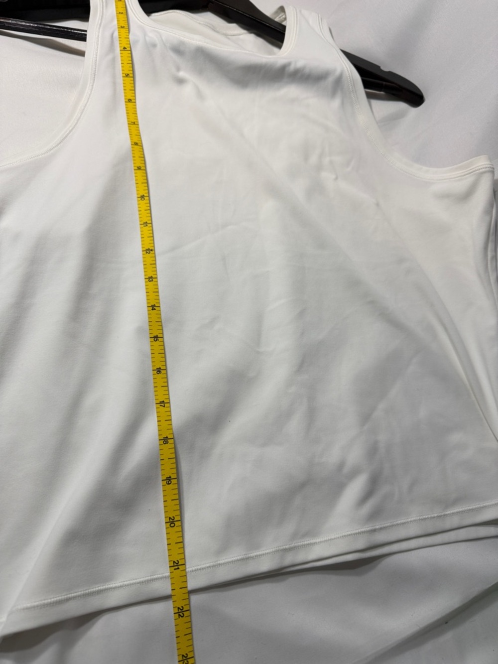 Vuori White Performance Tank Top Womens Super Soft Stretch Athletic - Picture 6 of 7